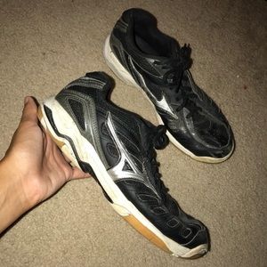 Mizuno volleyball shoes size 8